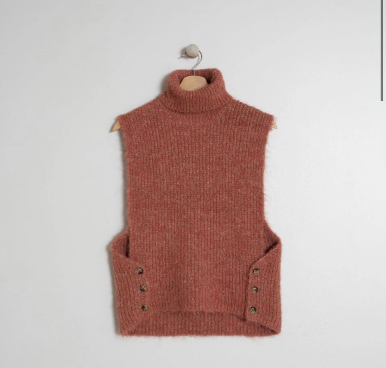 Turtleneck knitted waistcoat
